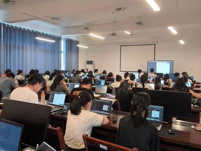 实践出真知，磨砺长才干——数学与统计学院实践周系列活动助推教育与信息技术融合发展